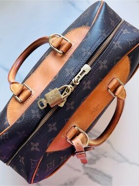 Louis Vuitton Monogram Deauville Travel Bag / Satchel / Beauty Case